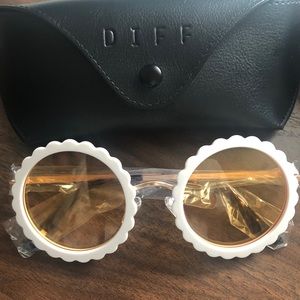 Diff sunglasses, Dixie gold flower